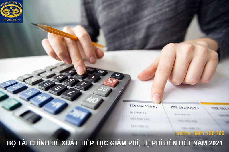 bộ tài chính đề xuất gia hạn giam phí đến hết năm 2021, giảm phí hết năm 2021, bộ tài chính